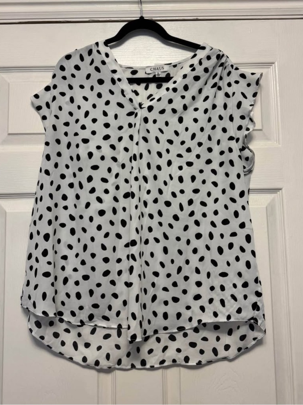 Chaus Black Polka Dot White V-Neck Flutter Sleeve Blouse